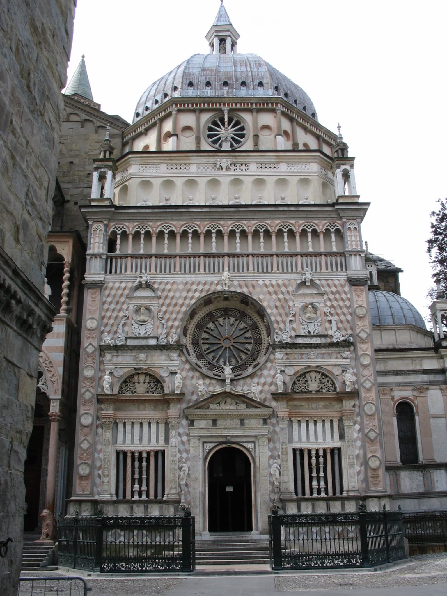 Bergamo Alta, cappella Colleoni, il mausoleo con le spoglie di Bartolomeo e la figlia minore