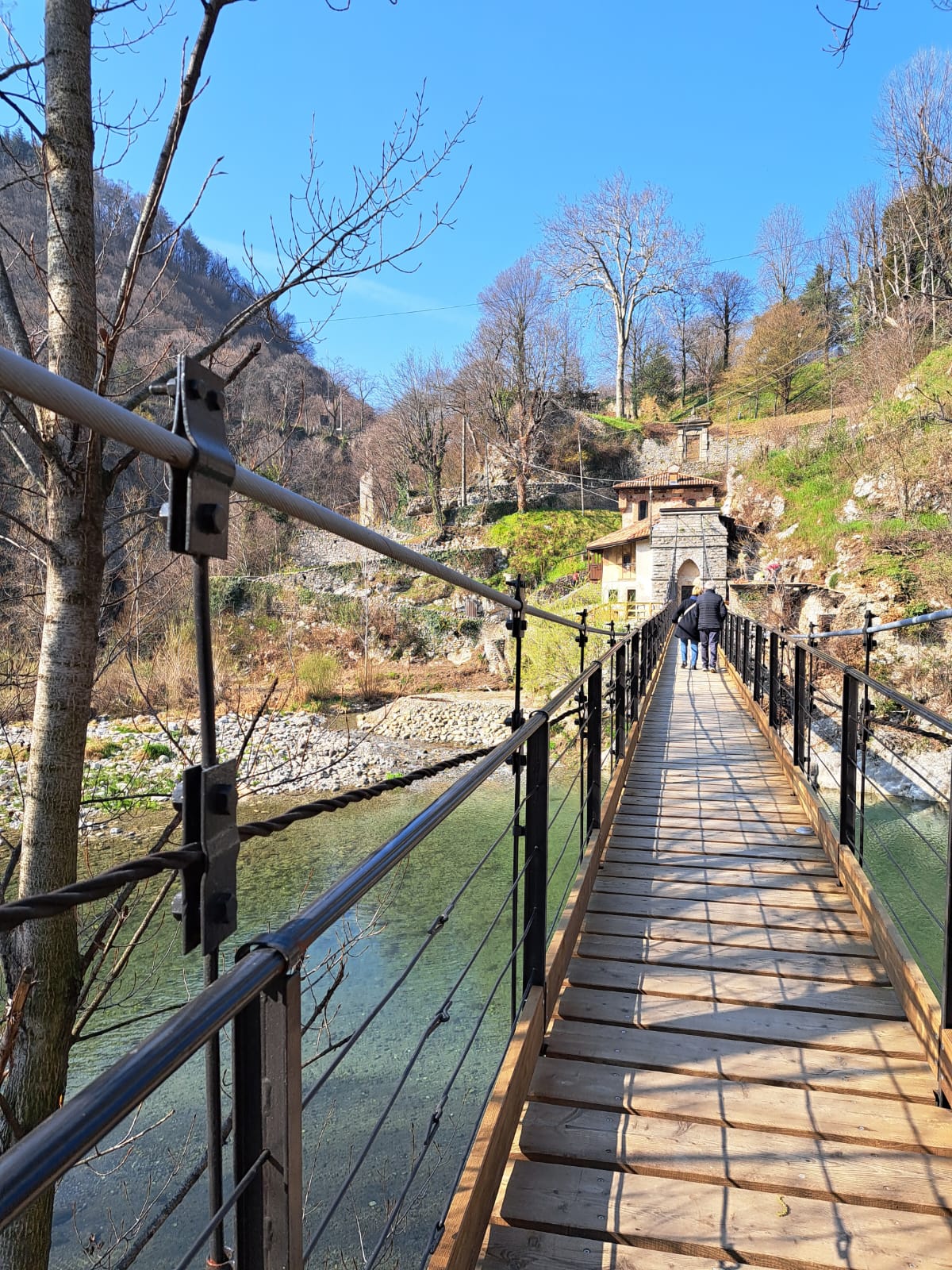 Ponte sospeso sul fiume Brembo