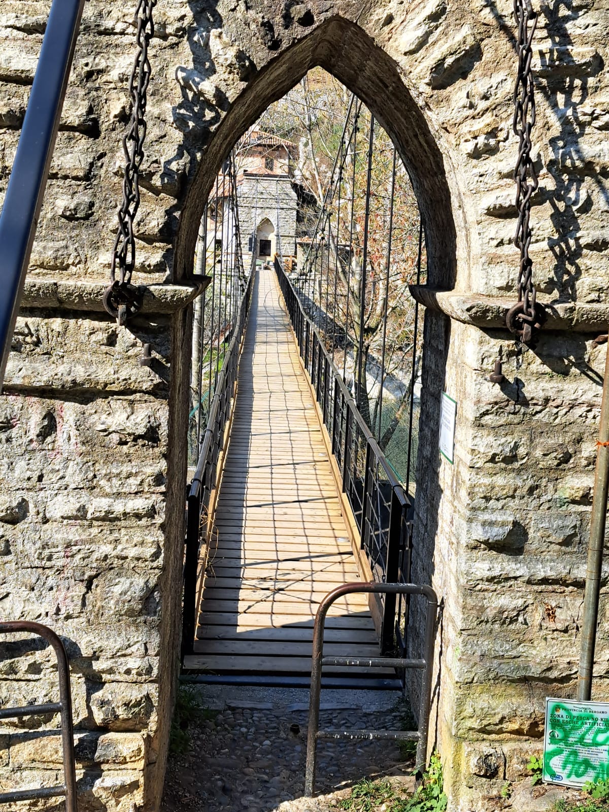 Portale d'ingresso del ponte sul fiume Brembo