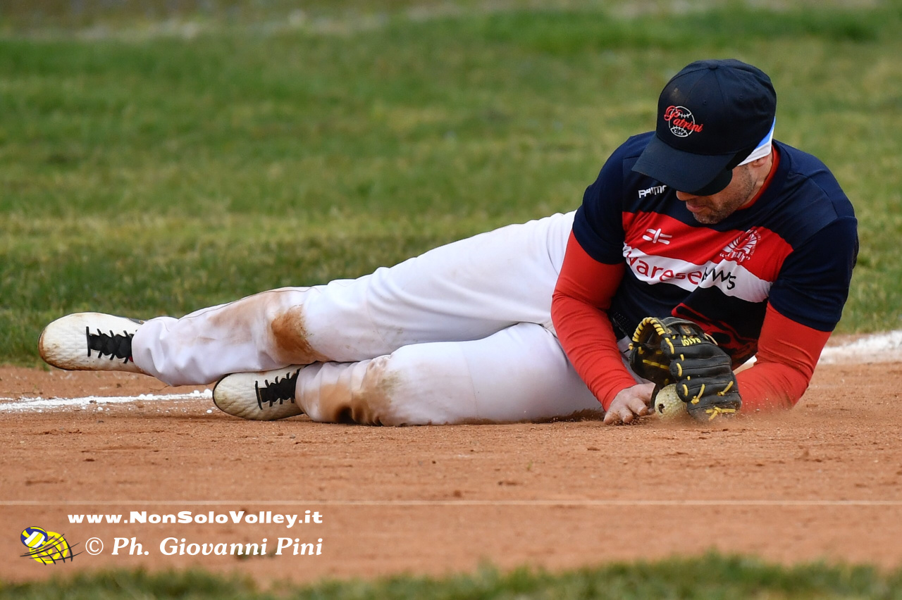 Giocatore di baseball a terra